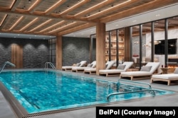 Кімната з басейном на першому поверсі головного котеджу. Ілюстрація з дизайн-проєкту «Концептуальне рішення інтер'єрів комплексу «Красна Поляна». Джерело: BelPol