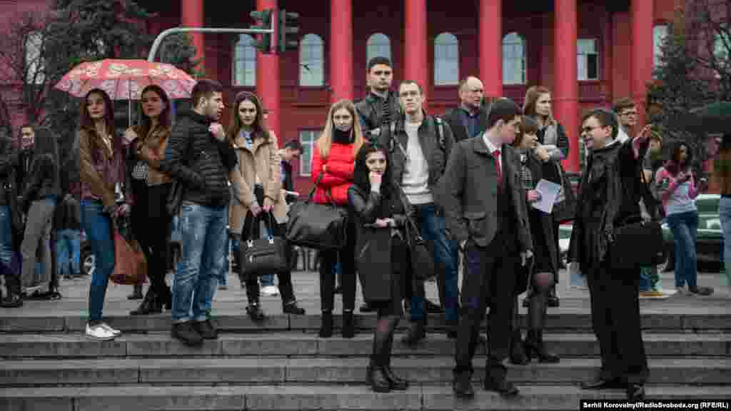 Студенти кажуть, що стурбовані намірами органів влади звузити соціально-економічні права студентів, учнів професійно-технічних навчальних закладів, зокрема, на отримання стипендії, на доступну освіту, забезпечення гуртожитками, охорону здоров’я, соціальний захист