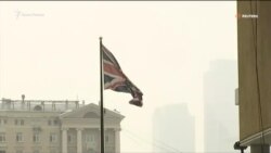 Британские дипломаты покинули посольство в Москве (видео) Британские дипломаты покинули посольство в Москве (видео)