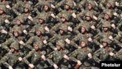 Бойцы вооруженных сил Армении на параде