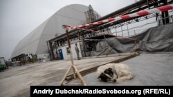 Конфаймент над старим саркофагом ЧАЕС