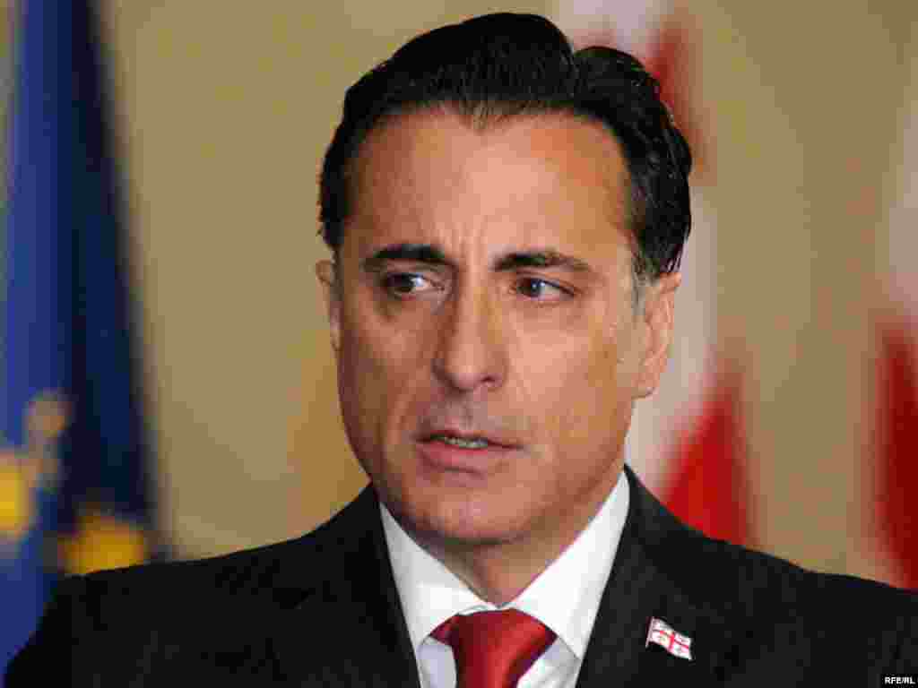 В роли президента Грузии актер Энди Гарсиа