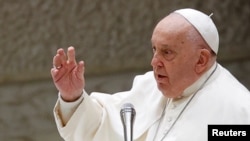 Понтифік сказав, що буде молитися, щоб Бог дарував Трампу «мудрість, силу і захист» під час виконання його обов’язків. Фото архівне 