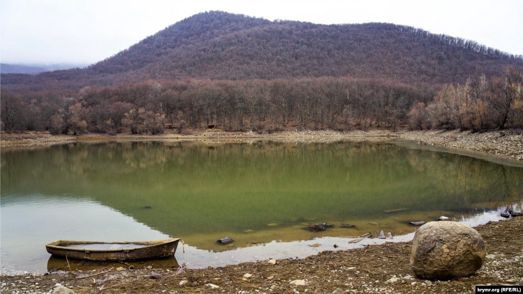 То самое озеро или водохранилище у южной подошвы горы Урага. Как утверждают краеведы, до образования водоема в двадцатые годы прошлого века там была большая поляна и цвел чаир