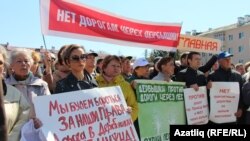 Дербышки вышли на митинг