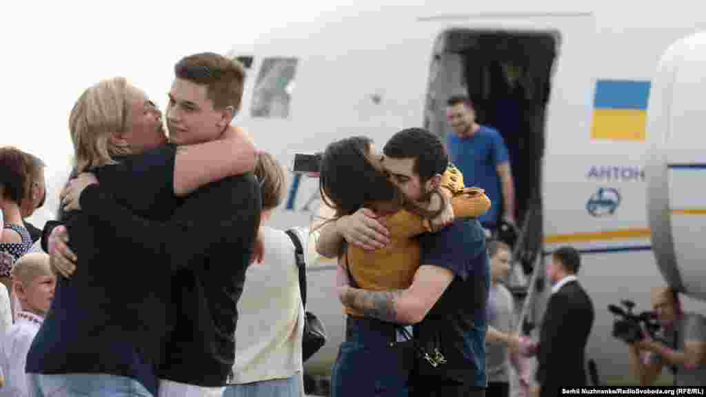 Матроси МБАК «Бердянськ» Андрій Ейдер і Богдан Головаш