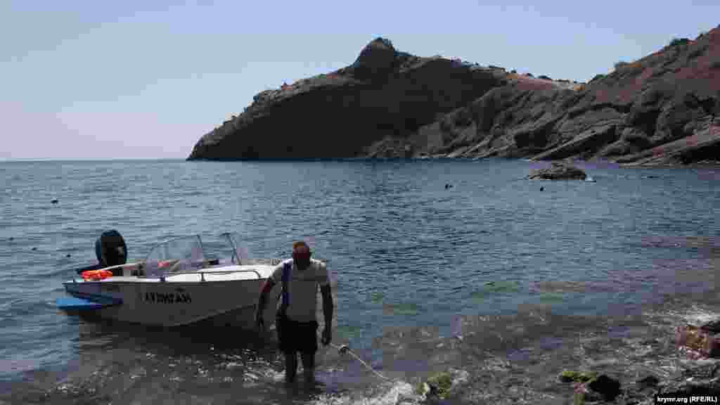 Катера, возящие туристов в бухты, носят «хулиганские» названия