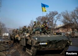 Несмотря на Минские соглашения, бои в районе Дебальцева продолжались и 13 - 14 февраля