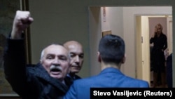 Branko Radulović, poslanik opozicionog Pokreta za promjene, prilikom privođenja u Skupštini Crne Gore, 27. 12. 2019.