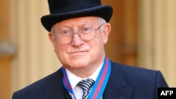 Олег Гордиевский на приеме у королевы Великобритании. Букингемский дворец, 2007