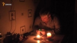 Как крымчане второй день живут без света (видео) Как крымчане второй день живут без света (видео)