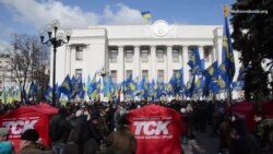 Під Радою вимагають розслідувати діяльність уряду