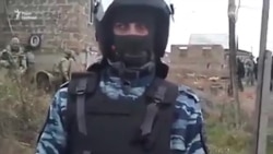 У будинках кримських татар у Криму тривають обшуки (відео) У будинках кримських татар у Криму тривають обшуки (відео)