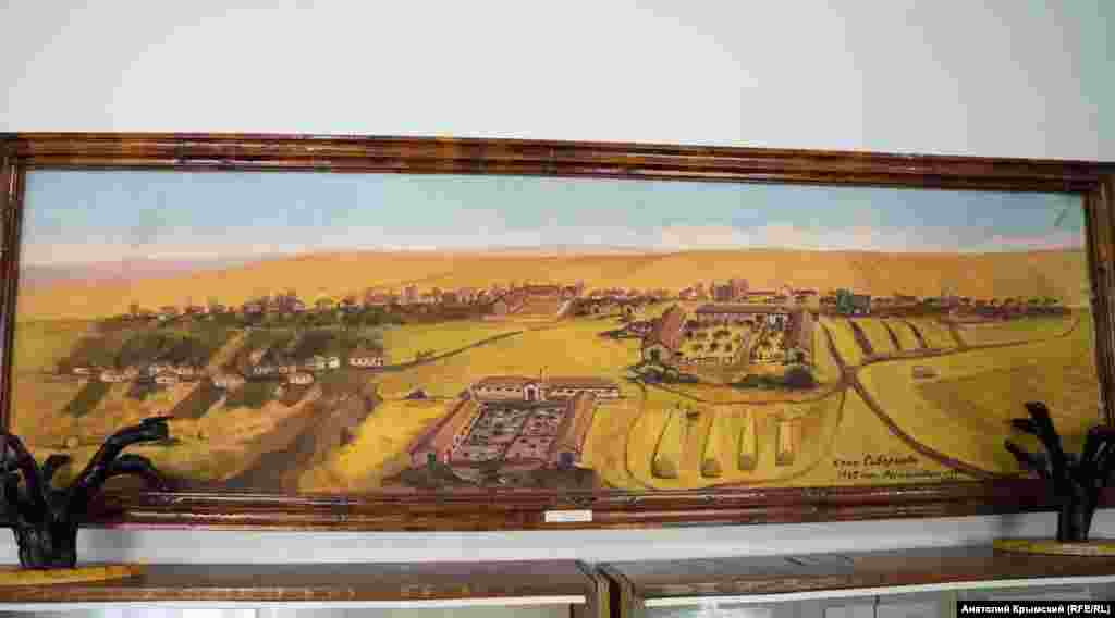 Так малую родину изобразил на своей картине самодеятельный художник в 1947 году. Полотно хранится в музее прикладного искусства в Скворцово. Такой музей в Крыму – единственный. Его открыли в старой сельской школе в 1979 году по инициативе тогдашнего директора совхоза и художника-любителя Андрея Белоиванова
