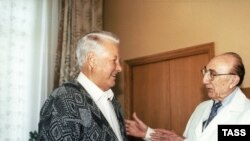 Борис Ельцин и американский кардиолог Майкл Дебейки. 1996 год