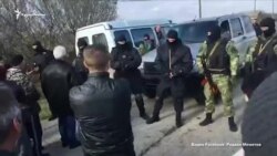 В Советском районе задержали мужа учительницы крымскотатарского языка (видео) В Советском районе задержали мужа учительницы крымскотатарского языка (видео)