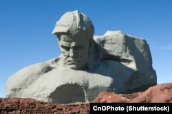 Радянський меморіал на руїнах старого Береста