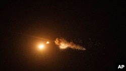 За словами мера, падіння уламків збитих безпілотників зафіксували в кількох районах столиці, внаслідок чого виникли пожежі, пошкоджені житлові будинки (фото ілюстративне)