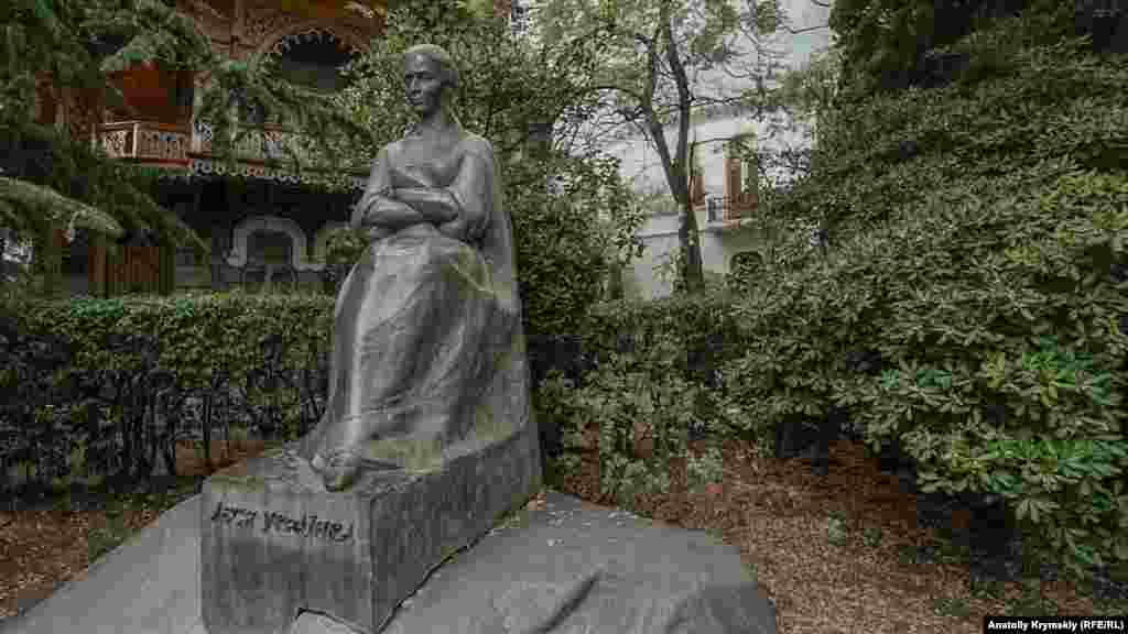 Памятник Лесе Украинке в Ялте был открыт 16 августа 1972 года – к столетию со Дня ее рождения