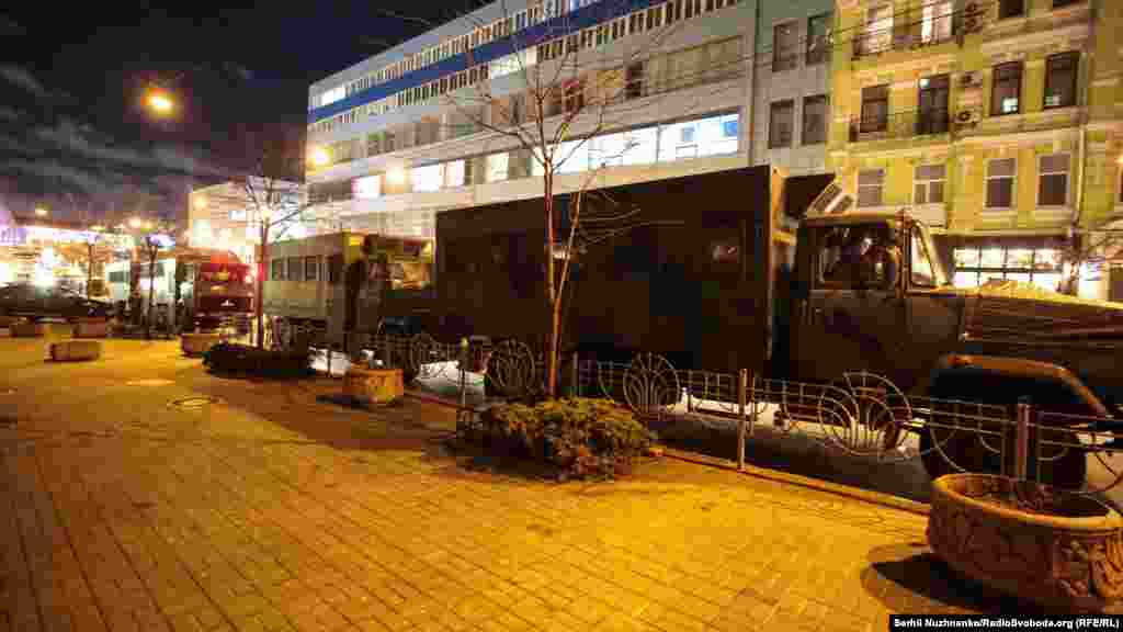 Громадський спокій забезпечували більше ніж сотня правоохоронців: бійці Нацгвардії, спецпідрозділу поліції та поліція діалогу 