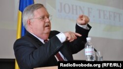Посол Сполучених Штатів Америки в Україні Джон Теффт, Київ, 23 квітня 2013 року
