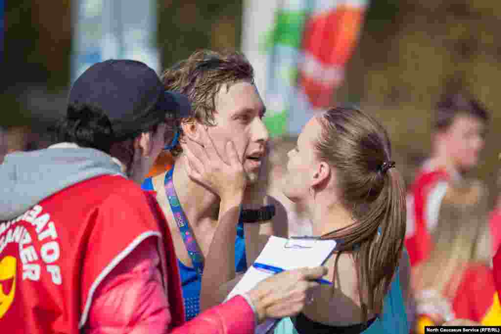 Победителем стал 26-летний Александр Павленин из Санкт-Петербурга, который пробежал марафон за 2 часа 23 минуты и установил рекорд трассы.