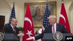 Реджеп Эрдоган и Дональд Трамп во время встречи с журналистами, 16 мая 2017