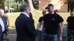 Петр Порошенко встретился с освобожденными моряками (видео) Петр Порошенко встретился с освобожденными моряками (видео)