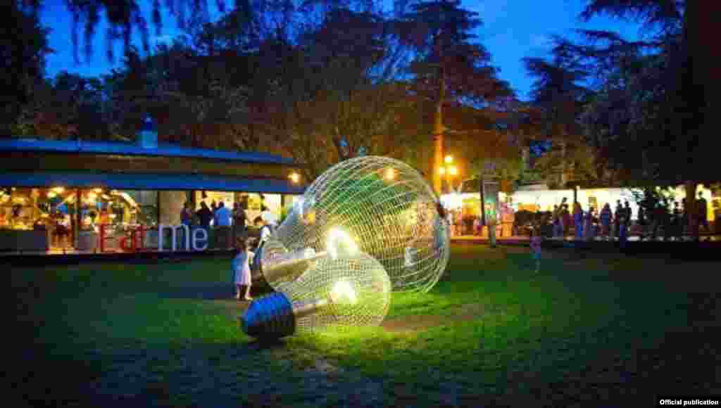 В Ялте после отсрочки открыли инсталляцию, получившую в народе название «памятник блэкауту». 7 июля