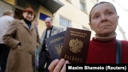 Пенсіонери в окупації вимушені отримувати паспорти для отримання соціальних виплат, кажуть юристи