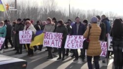 Херсонські аграрії перекрили трасу (відео) Херсонські аграрії перекрили трасу (відео)