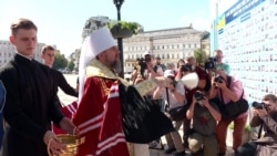 «Тут наш спільний біль». У Києві відкрили оновлену Стіну пам'яті загиблих у війні – відео «Тут наш спільний біль». У Києві відкрили оновлену Стіну пам'яті загиблих у війні – відео