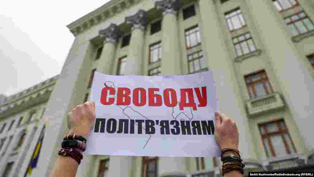 Активісти заявили, що чекають на вирок. Якщо він буде обвинувальним, вони збираються 31 травня організувати нову акцію протесту. У понеділок 31 травня Одеський апеляційний суд має винести Стерненку та Демчуку вирок у справі про нібито викрадення Сергія Щербича. Суд першої інстанції засудив активіста до 7 років ув’язнення і трьох місяців та конфіскації половини наявного майна за обвинуваченням у розбої.