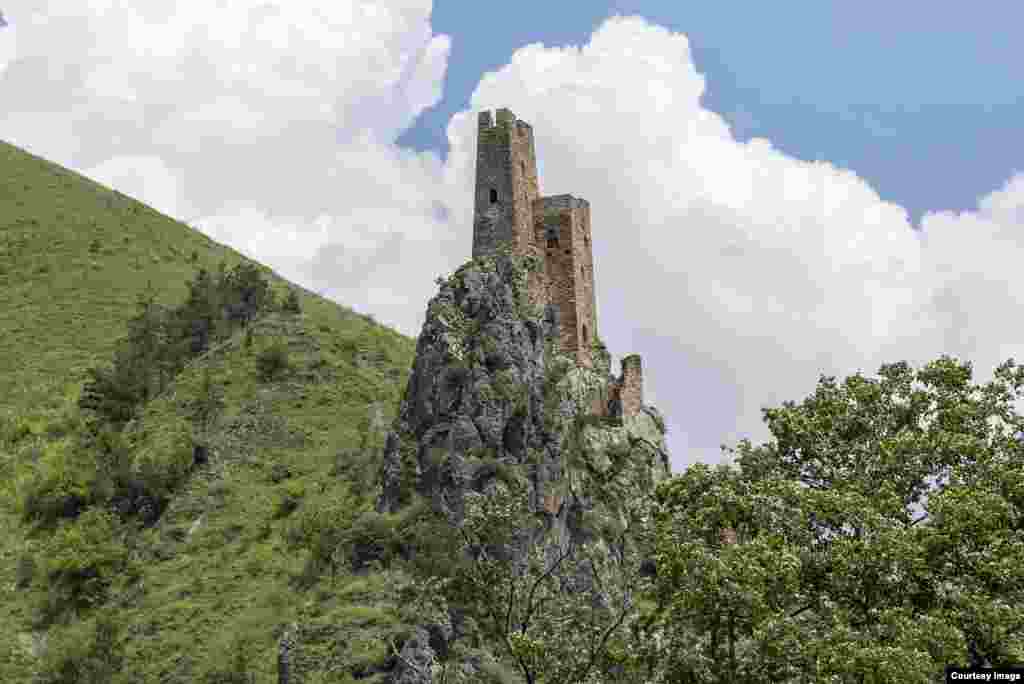 Самый известный башенный комплекс Ингушетии и всего Северного Кавказа – конечно, Вовнушки. Переводится это вроде бы милое название как "Место боевых башен".