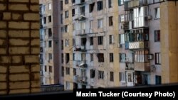 Зруйнована багатоповерхівка в Авдіївці. Квітень 2016 року