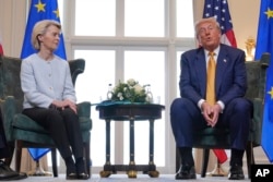 Президент США Дональд Трамп зустрівся з очільницею Єврокомісії Урсулою фон дер Ляєн в гольф-клубі Trump Turnberry у Тернберрі, Шотландія, 27 липня 2025 року