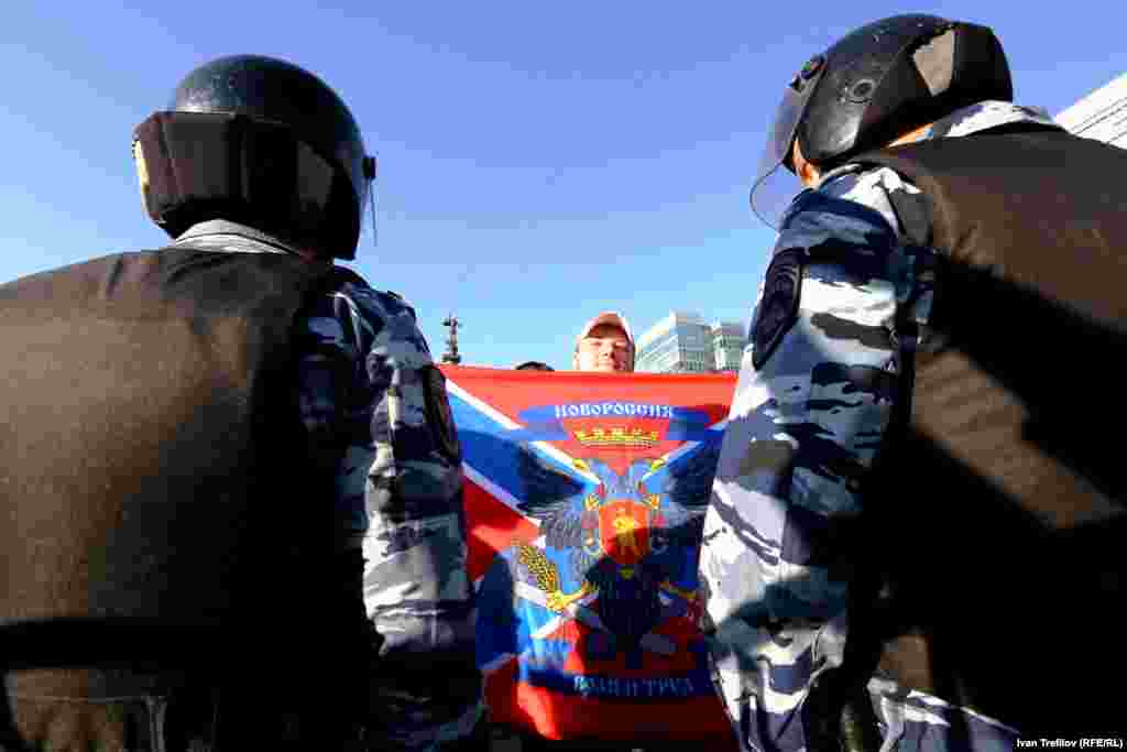 Московские сторонники сепаратистов Донбасса рядом с "Маршем мира" также присутствовали