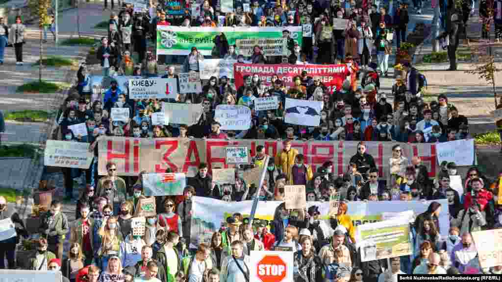 За підрахунками організаторів, в акції взяли участь близько 2000 осіб