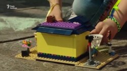 Діти-переселенці будували містечко мрії у центрі Києва (відео) Діти-переселенці будували містечко мрії у центрі Києва (відео)