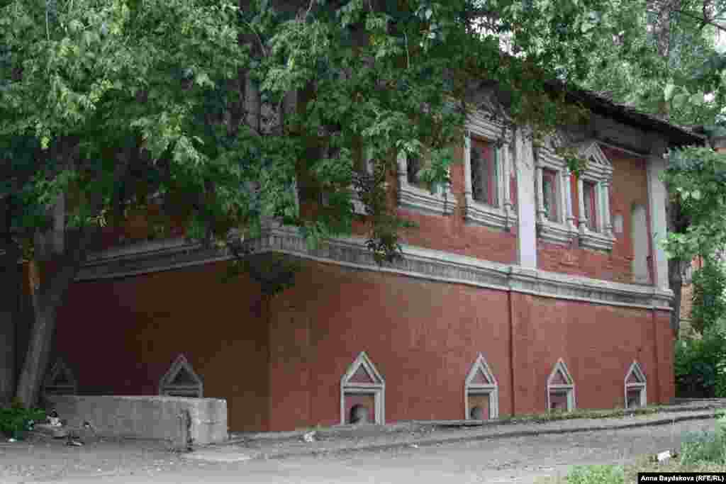 Мытная палата 17 века с пристройкой 19 века, улица Кожевническая, дом 19, строение 6.