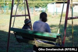 З дітьми у центрі працює психолог. І ця робота вважається однією з найскладніших