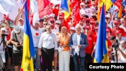 Liderii a trei din cele patru partide, alături la protest (de la stânga la dreapta): Vasile Tarlev, Irina Vlah, Igor Dodon.