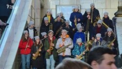 200 хористів заспівали «Щедрика» на Київському вокзалі – відео 200 хористів заспівали «Щедрика» на Київському вокзалі – відео