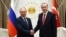 Президент Росії Володимир Путін (ліворуч) та президент Туреччини Реджеп Тайїп Ердоган (праворуч)