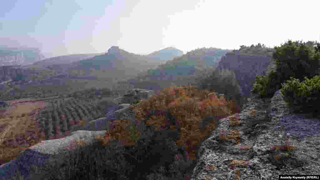 За «хвостом» Крокодила тянется горная гряда аж до Бельбекских ворот