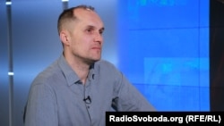 «Кілька днів тому я мобілізувався до 13-ї бригади Нацгвардії «Хартія», у званні солдат, посада стрілець, зараз проходжу підготовку», – зазначив журналіст