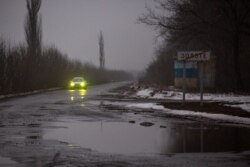 Виїзд із селища Золоте