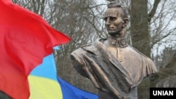 Пам’ятник генерал-хорунжому, головнокомандувачу УПА Роману Шухевичу. Село Білогорща Львівської області