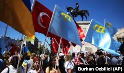 Акція проти збройної агресії Росії щодо України, яку в столиці Туреччини провели українці, турки та кримські татари, 21 травня 2022 року