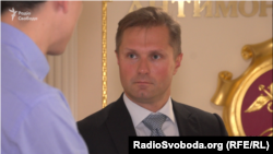 Голова Антимонопольного комітету України Юрій Терентьєв не зміг одразу пригадати, чи зустрічався з директором КП «Дирекція будівництва шляхово-транспортних споруд м. Києва» Максимом Калініним